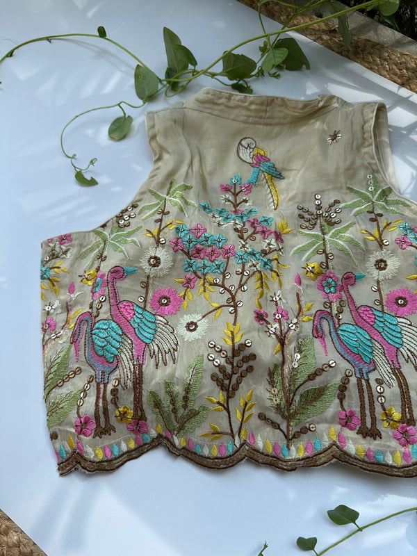 Crush Tissue Embroidered Sleeveless Blouse (Cream)